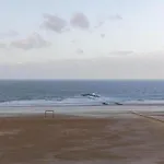 By The With Stunning Sea View Apartamento